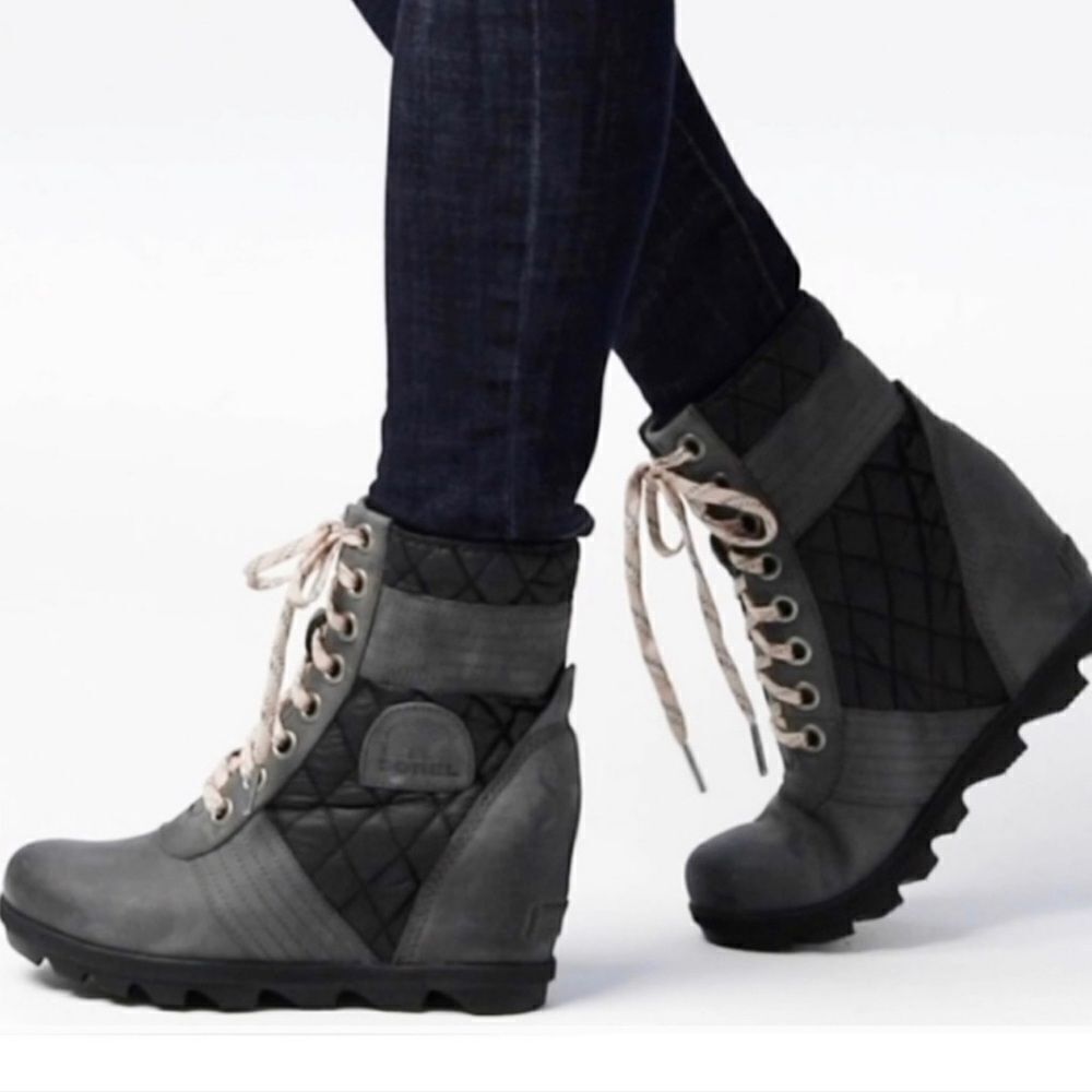Sorel Lexi Wedge Boot Olive Green and Black Quilted Leather Ankle Boots Size 8